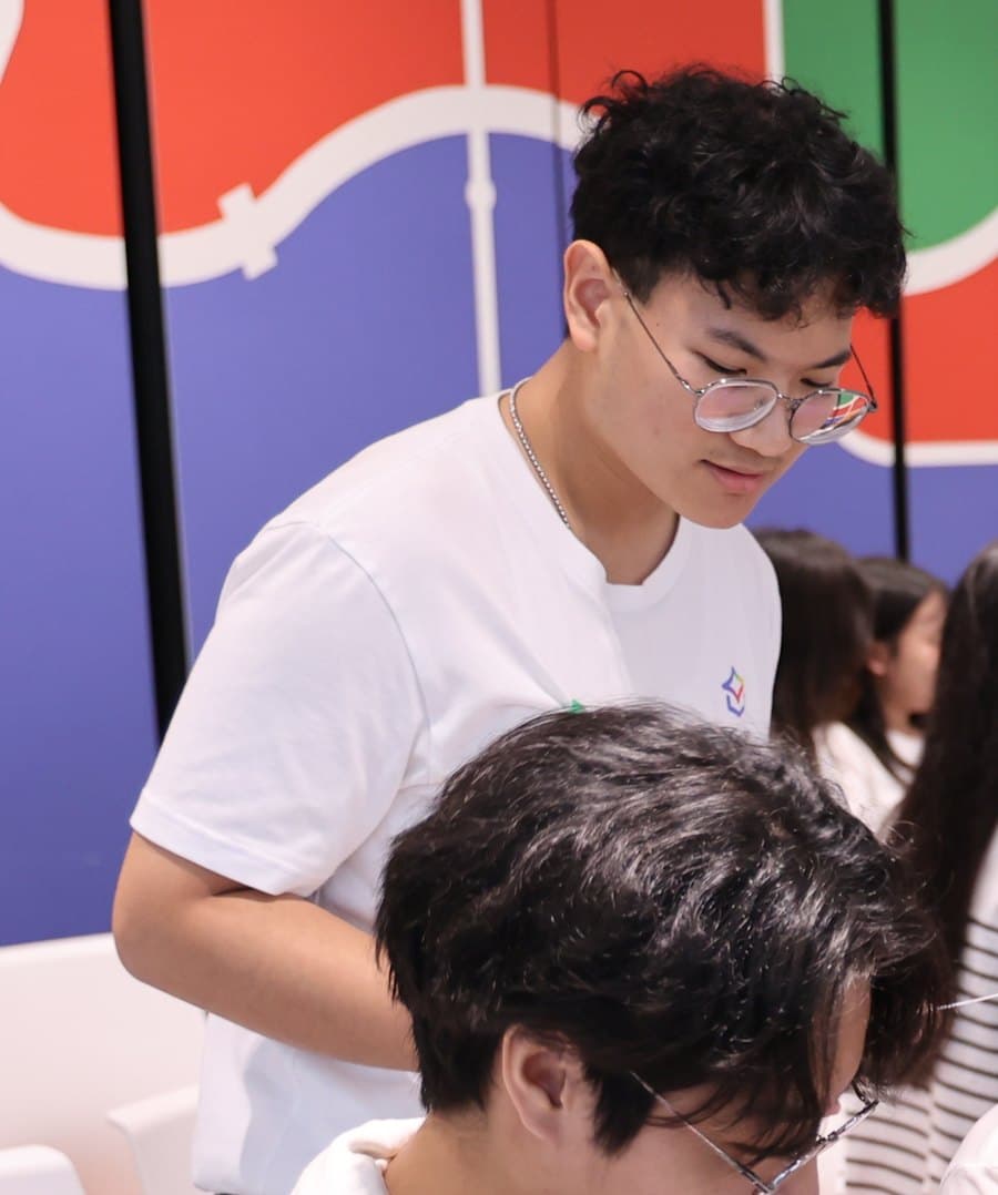 Wish Nakthong at a Google Student Ambassador event